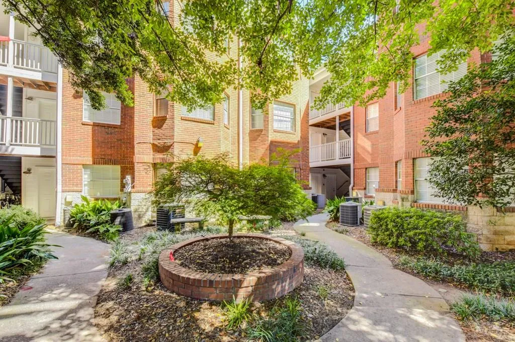 1041 State Street Nw Unit 13, Atlanta, Georgia 30318, 2 Bedrooms Bedrooms, ,2 BathroomsBathrooms,Residential,Sold,1041 State Street Nw Unit 13,6079008