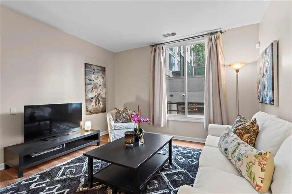 1421 Peachtree Street Ne Unit 211, Atlanta, Georgia 30309, 2 Bedrooms Bedrooms, ,1 BathroomBathrooms,Residential,For Sale,1421 Peachtree Street Ne Unit 211,7574115