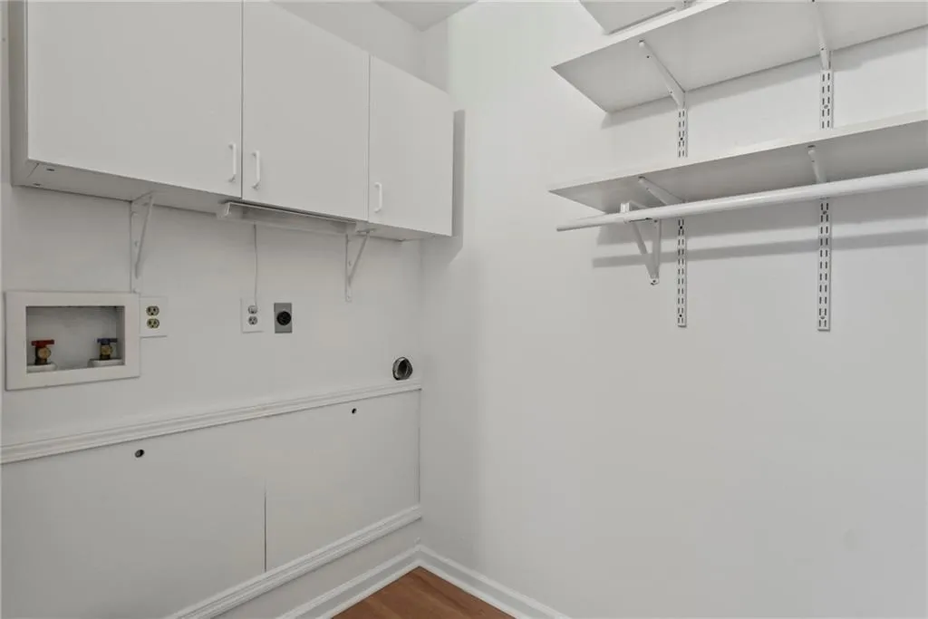 1421 Peachtree Street Ne Unit 211, Atlanta, Georgia 30309, 2 Bedrooms Bedrooms, ,1 BathroomBathrooms,Residential,For Sale,1421 Peachtree Street Ne Unit 211,7574115