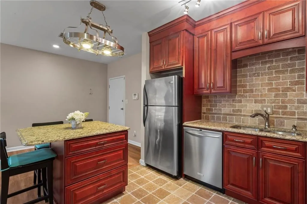 1421 Peachtree Street Ne Unit 211, Atlanta, Georgia 30309, 2 Bedrooms Bedrooms, ,1 BathroomBathrooms,Residential,For Sale,1421 Peachtree Street Ne Unit 211,7574115