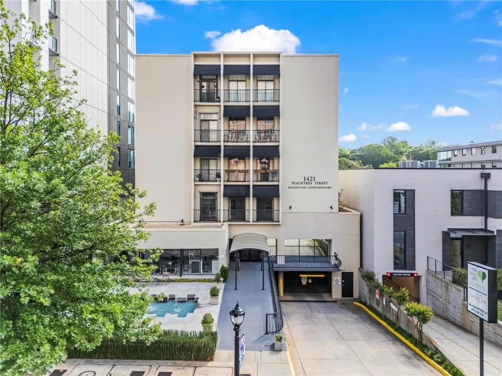 1421 Peachtree Street Ne Unit 211, Atlanta, Georgia 30309, 2 Bedrooms Bedrooms, ,1 BathroomBathrooms,Residential,For Sale,1421 Peachtree Street Ne Unit 211,7574115