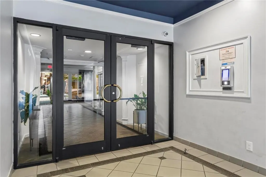 1421 Peachtree Street Ne Unit 211, Atlanta, Georgia 30309, 2 Bedrooms Bedrooms, ,1 BathroomBathrooms,Residential,For Sale,1421 Peachtree Street Ne Unit 211,7574115