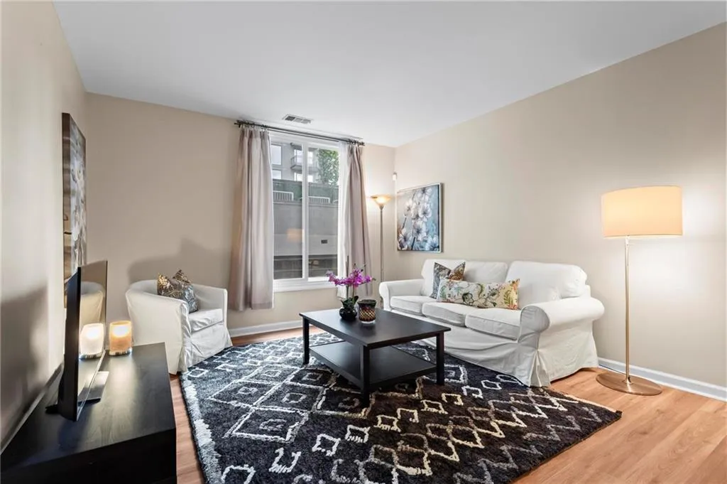1421 Peachtree Street Ne Unit 211, Atlanta, Georgia 30309, 2 Bedrooms Bedrooms, ,1 BathroomBathrooms,Residential,For Sale,1421 Peachtree Street Ne Unit 211,7574115