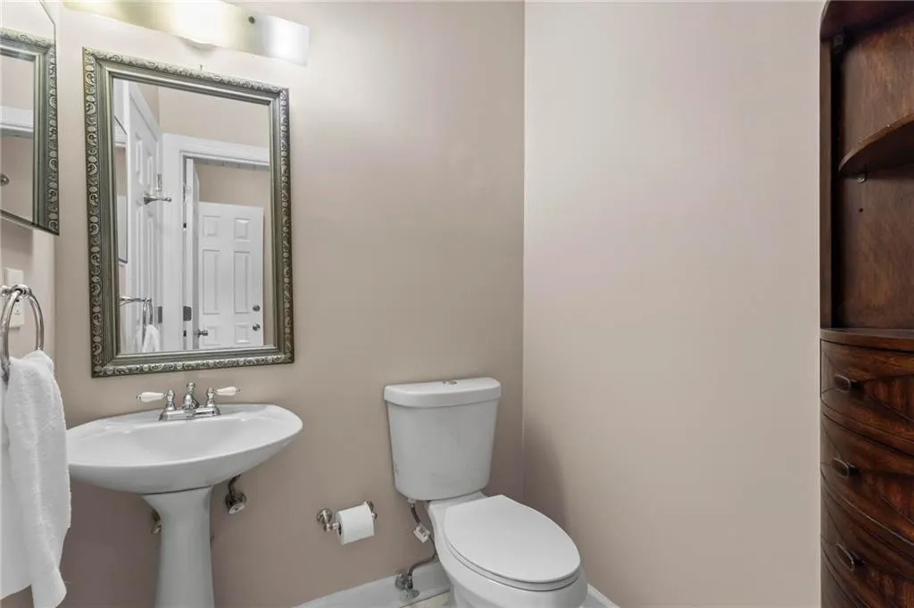 1421 Peachtree Street Ne Unit 211, Atlanta, Georgia 30309, 2 Bedrooms Bedrooms, ,1 BathroomBathrooms,Residential,For Sale,1421 Peachtree Street Ne Unit 211,7574115