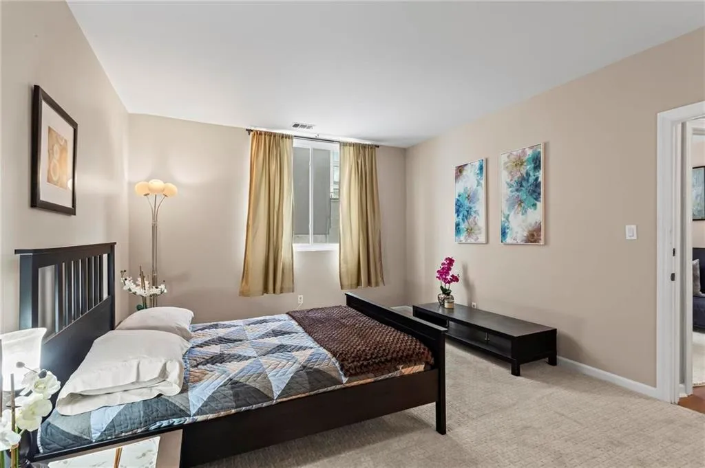 1421 Peachtree Street Ne Unit 211, Atlanta, Georgia 30309, 2 Bedrooms Bedrooms, ,1 BathroomBathrooms,Residential,For Sale,1421 Peachtree Street Ne Unit 211,7574115