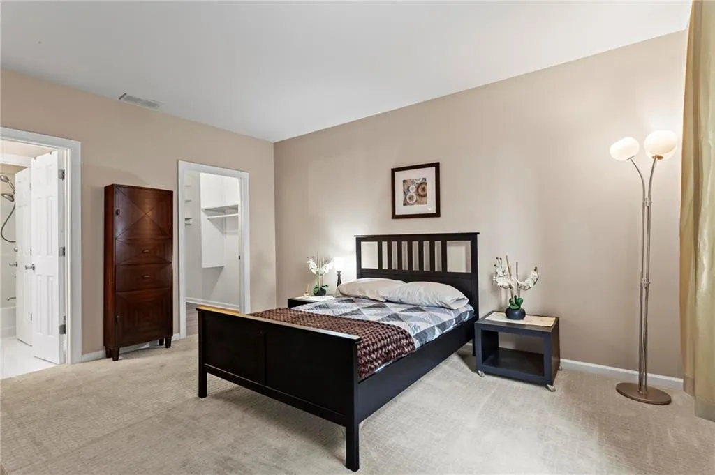 1421 Peachtree Street Ne Unit 211, Atlanta, Georgia 30309, 2 Bedrooms Bedrooms, ,1 BathroomBathrooms,Residential,For Sale,1421 Peachtree Street Ne Unit 211,7574115