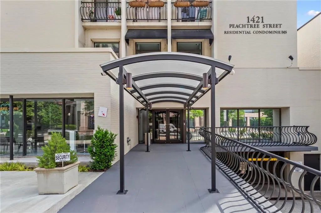 1421 Peachtree Street Ne Unit 211, Atlanta, Georgia 30309, 2 Bedrooms Bedrooms, ,1 BathroomBathrooms,Residential,For Sale,1421 Peachtree Street Ne Unit 211,7574115