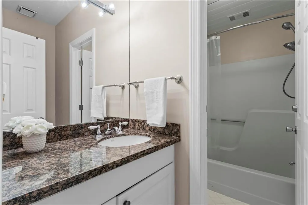 1421 Peachtree Street Ne Unit 211, Atlanta, Georgia 30309, 2 Bedrooms Bedrooms, ,1 BathroomBathrooms,Residential,For Sale,1421 Peachtree Street Ne Unit 211,7574115
