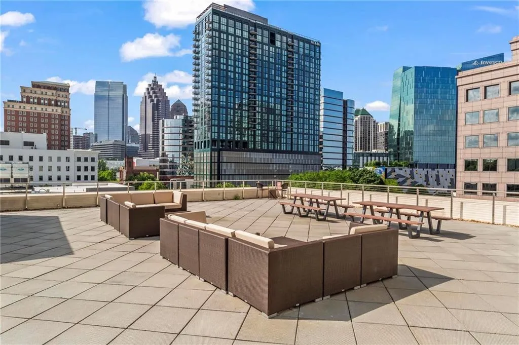 1421 Peachtree Street Ne Unit 211, Atlanta, Georgia 30309, 2 Bedrooms Bedrooms, ,1 BathroomBathrooms,Residential,For Sale,1421 Peachtree Street Ne Unit 211,7574115
