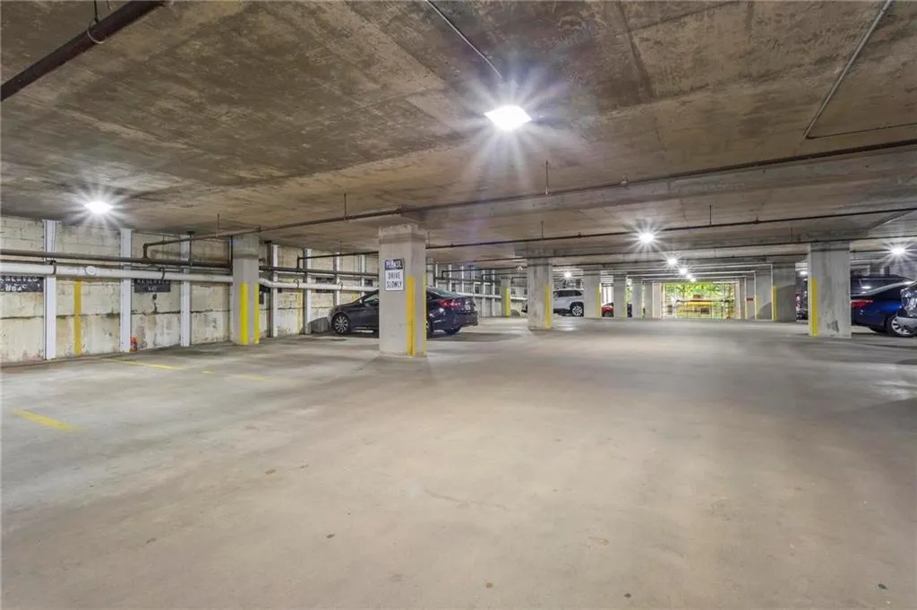 1421 Peachtree Street Ne Unit 211, Atlanta, Georgia 30309, 2 Bedrooms Bedrooms, ,1 BathroomBathrooms,Residential,For Sale,1421 Peachtree Street Ne Unit 211,7574115