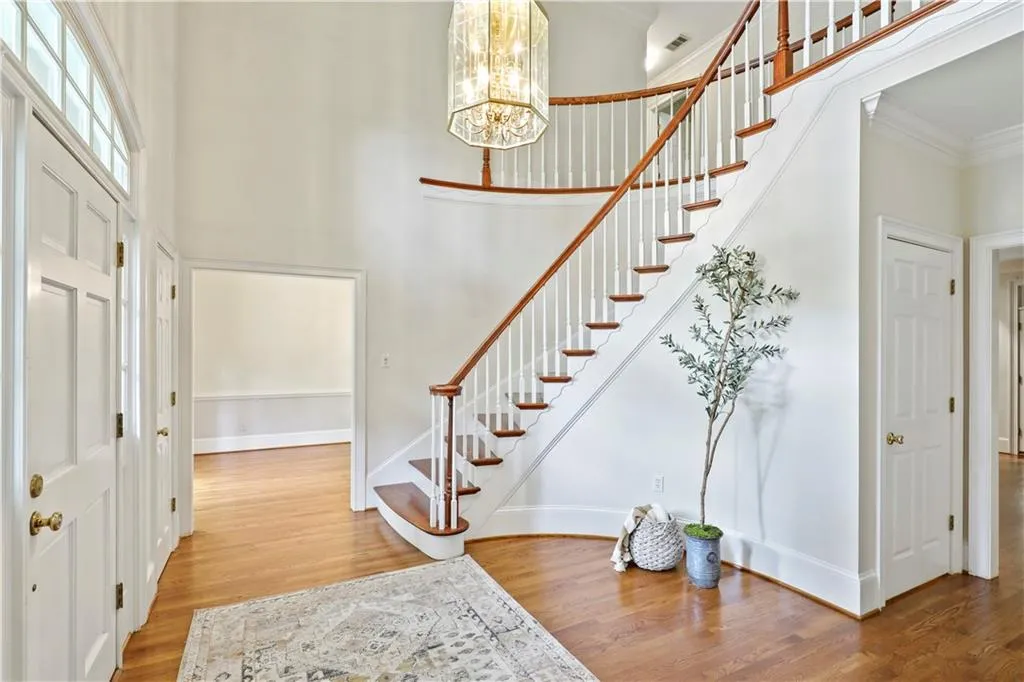 350 Cameron Ridge Drive, Atlanta, Georgia 30328, 4 Bedrooms Bedrooms, ,5 BathroomsBathrooms,Residential,Sold,350 Cameron Ridge Drive,6948308