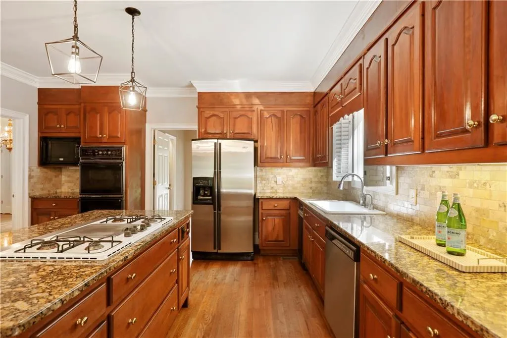 350 Cameron Ridge Drive, Atlanta, Georgia 30328, 4 Bedrooms Bedrooms, ,5 BathroomsBathrooms,Residential,Sold,350 Cameron Ridge Drive,6948308