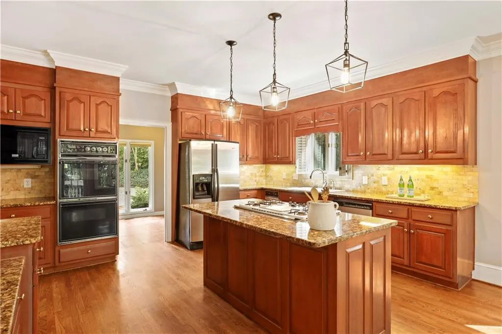 350 Cameron Ridge Drive, Atlanta, Georgia 30328, 4 Bedrooms Bedrooms, ,5 BathroomsBathrooms,Residential,Sold,350 Cameron Ridge Drive,6948308