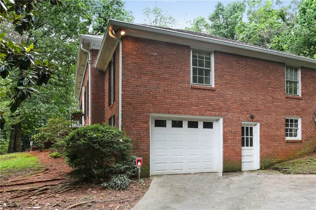 860 Spalding Drive, Sandy Springs, Georgia 30328, 5 Bedrooms Bedrooms, ,3 BathroomsBathrooms,Residential,Sold,860 Spalding Drive,5883426