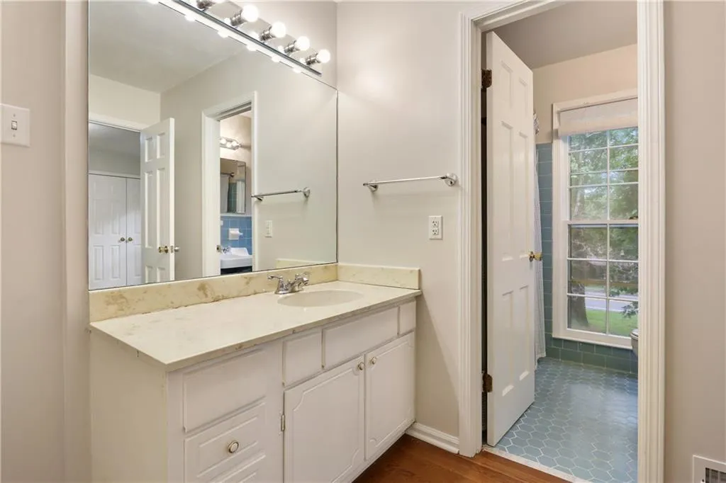 860 Spalding Drive, Sandy Springs, Georgia 30328, 5 Bedrooms Bedrooms, ,3 BathroomsBathrooms,Residential,Sold,860 Spalding Drive,5883426