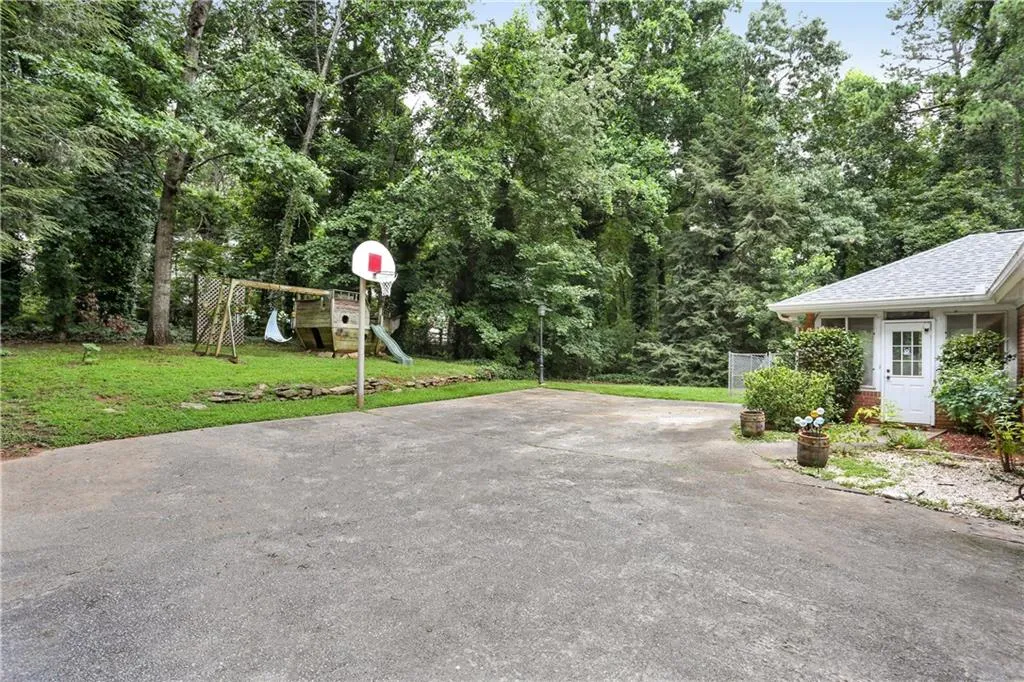 860 Spalding Drive, Sandy Springs, Georgia 30328, 5 Bedrooms Bedrooms, ,3 BathroomsBathrooms,Residential,Sold,860 Spalding Drive,5883426