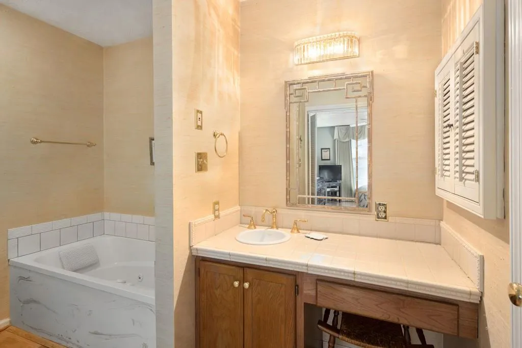 701 Bainbridge Drive, Atlanta, Georgia 30327, 2 Bedrooms Bedrooms, ,2 BathroomsBathrooms,Residential,Sold,701 Bainbridge Drive,6832157