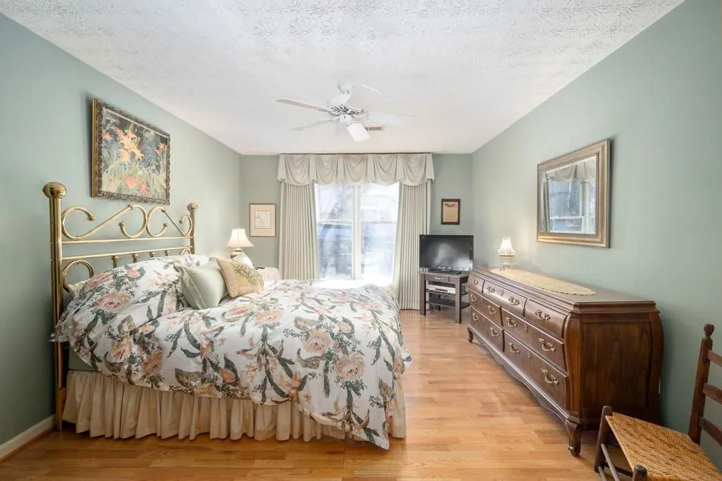 701 Bainbridge Drive, Atlanta, Georgia 30327, 2 Bedrooms Bedrooms, ,2 BathroomsBathrooms,Residential,Sold,701 Bainbridge Drive,6832157
