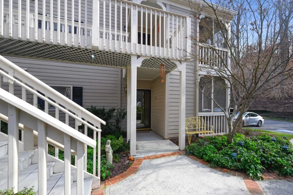 701 Bainbridge Drive, Atlanta, Georgia 30327, 2 Bedrooms Bedrooms, ,2 BathroomsBathrooms,Residential,Sold,701 Bainbridge Drive,6832157
