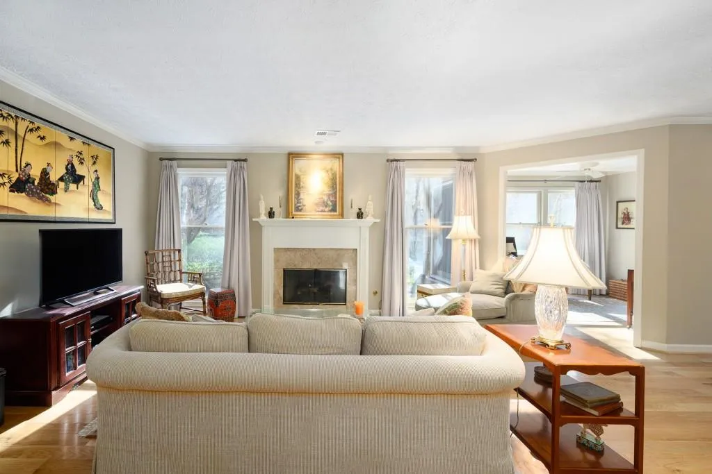 701 Bainbridge Drive, Atlanta, Georgia 30327, 2 Bedrooms Bedrooms, ,2 BathroomsBathrooms,Residential,Sold,701 Bainbridge Drive,6832157