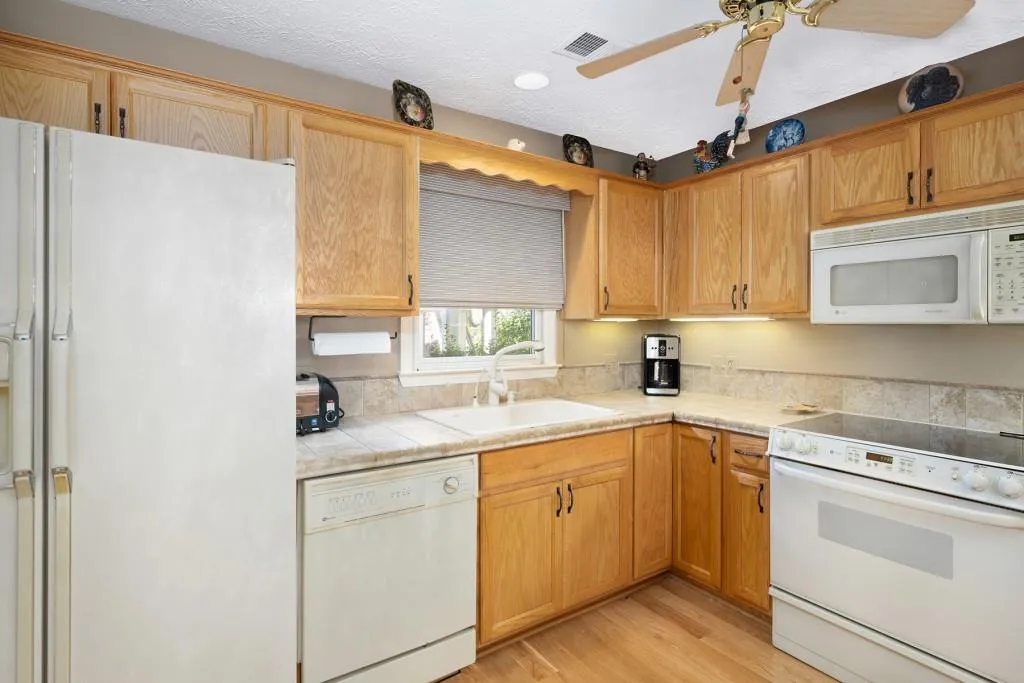 701 Bainbridge Drive, Atlanta, Georgia 30327, 2 Bedrooms Bedrooms, ,2 BathroomsBathrooms,Residential,Sold,701 Bainbridge Drive,6832157