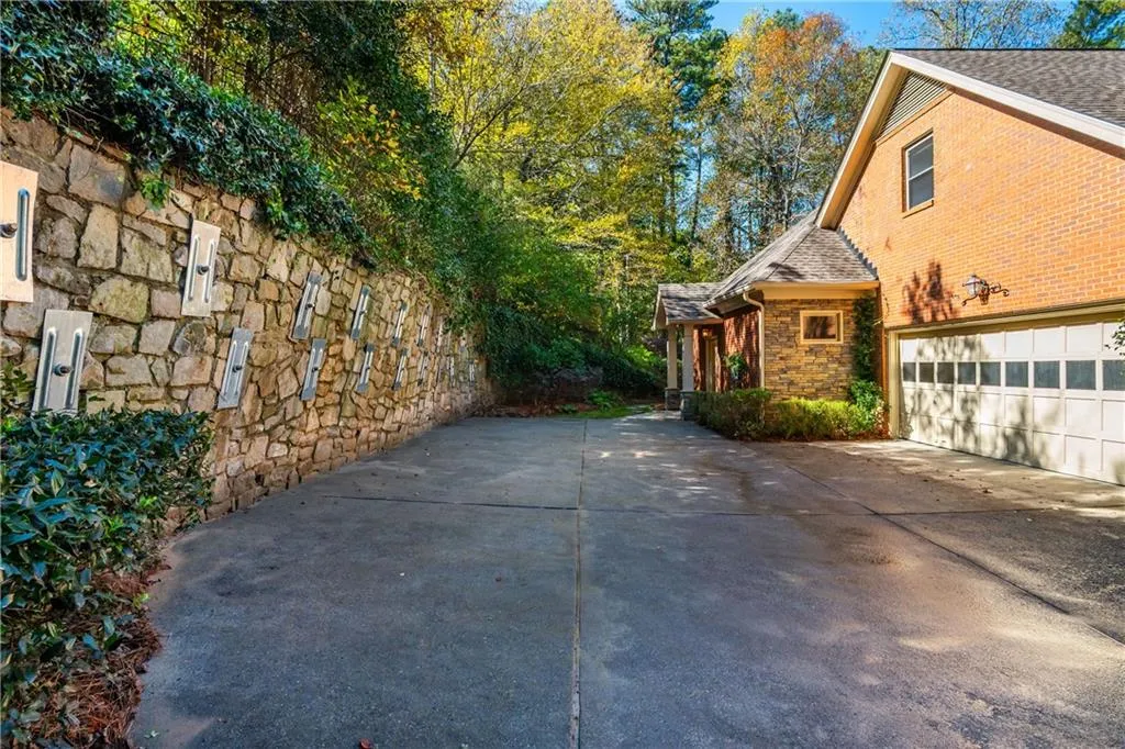 5550 Errol Place, Atlanta, Georgia 30327, 5 Bedrooms Bedrooms, ,5 BathroomsBathrooms,Residential,For Sale,5550 Errol Place,7676329