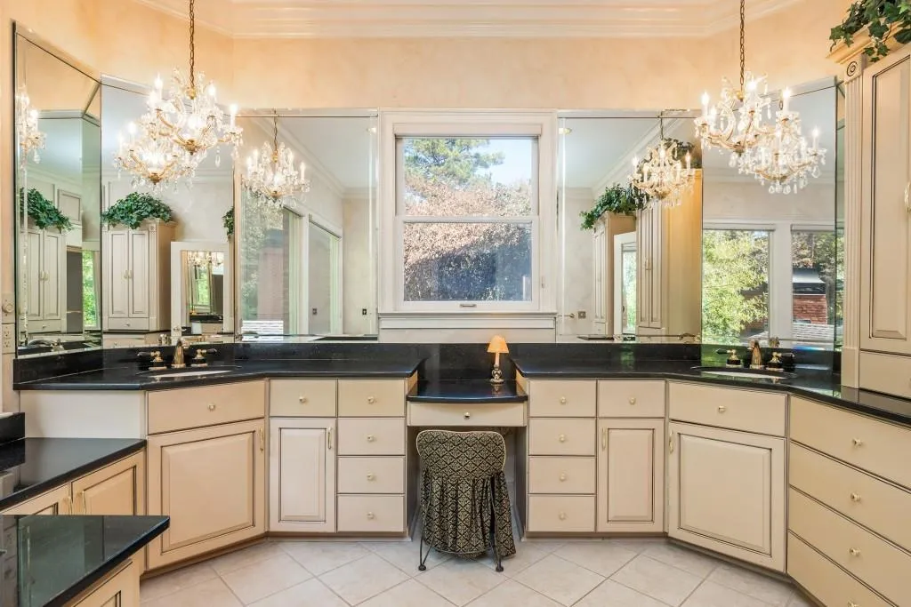 5550 Errol Place, Atlanta, Georgia 30327, 5 Bedrooms Bedrooms, ,5 BathroomsBathrooms,Residential,For Sale,5550 Errol Place,7676329