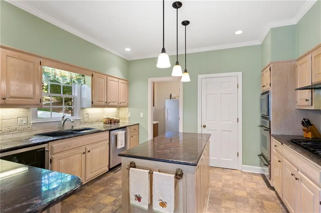 7980 Spalding Hills, Sandy Springs, Georgia 30350, 5 Bedrooms Bedrooms, ,4 BathroomsBathrooms,Residential,Sold,7980 Spalding Hills,6734577