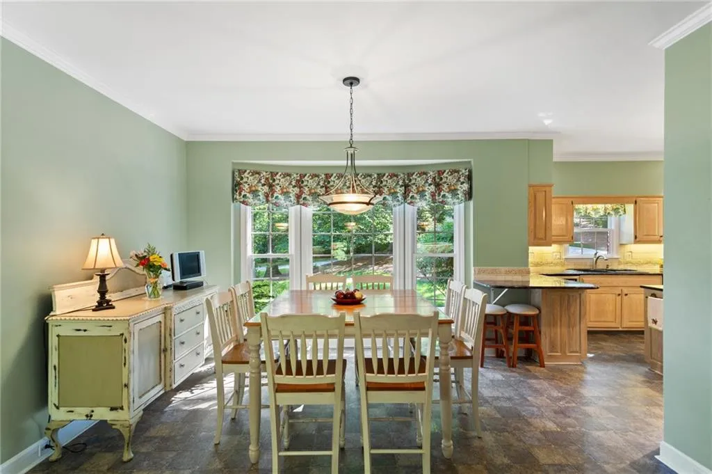 7980 Spalding Hills, Sandy Springs, Georgia 30350, 5 Bedrooms Bedrooms, ,4 BathroomsBathrooms,Residential,Sold,7980 Spalding Hills,6734577