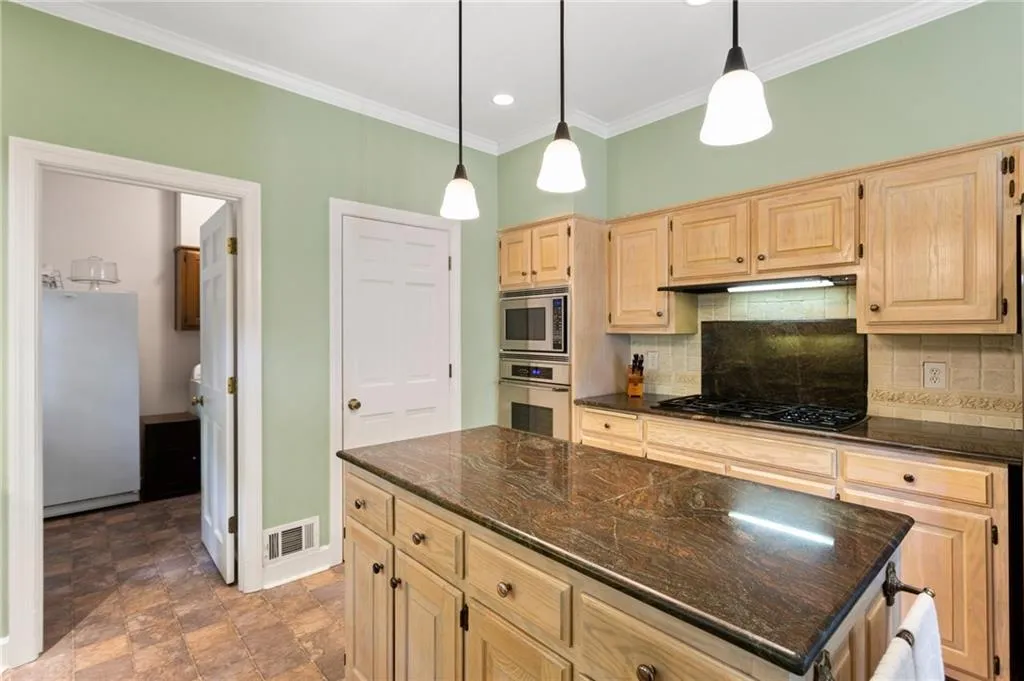 7980 Spalding Hills, Sandy Springs, Georgia 30350, 5 Bedrooms Bedrooms, ,4 BathroomsBathrooms,Residential,Sold,7980 Spalding Hills,6734577