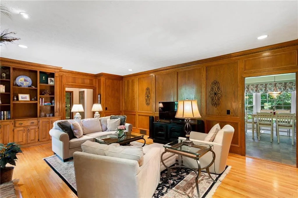 7980 Spalding Hills, Sandy Springs, Georgia 30350, 5 Bedrooms Bedrooms, ,4 BathroomsBathrooms,Residential,Sold,7980 Spalding Hills,6734577
