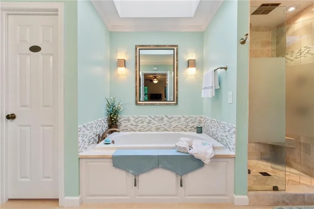 7980 Spalding Hills, Sandy Springs, Georgia 30350, 5 Bedrooms Bedrooms, ,4 BathroomsBathrooms,Residential,Sold,7980 Spalding Hills,6734577