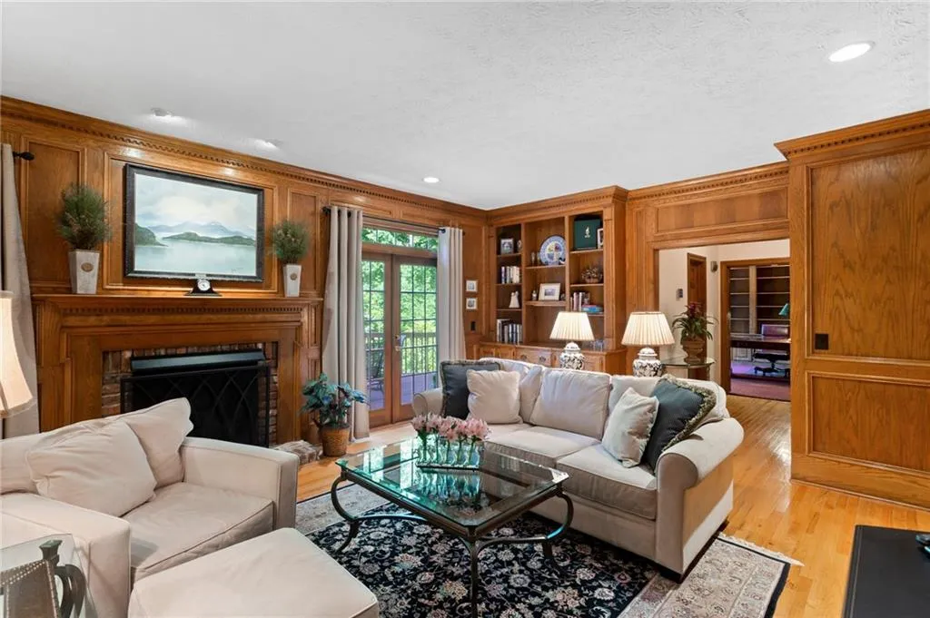 7980 Spalding Hills, Sandy Springs, Georgia 30350, 5 Bedrooms Bedrooms, ,4 BathroomsBathrooms,Residential,Sold,7980 Spalding Hills,6734577