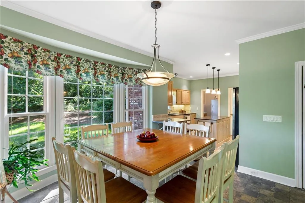 7980 Spalding Hills, Sandy Springs, Georgia 30350, 5 Bedrooms Bedrooms, ,4 BathroomsBathrooms,Residential,Sold,7980 Spalding Hills,6734577