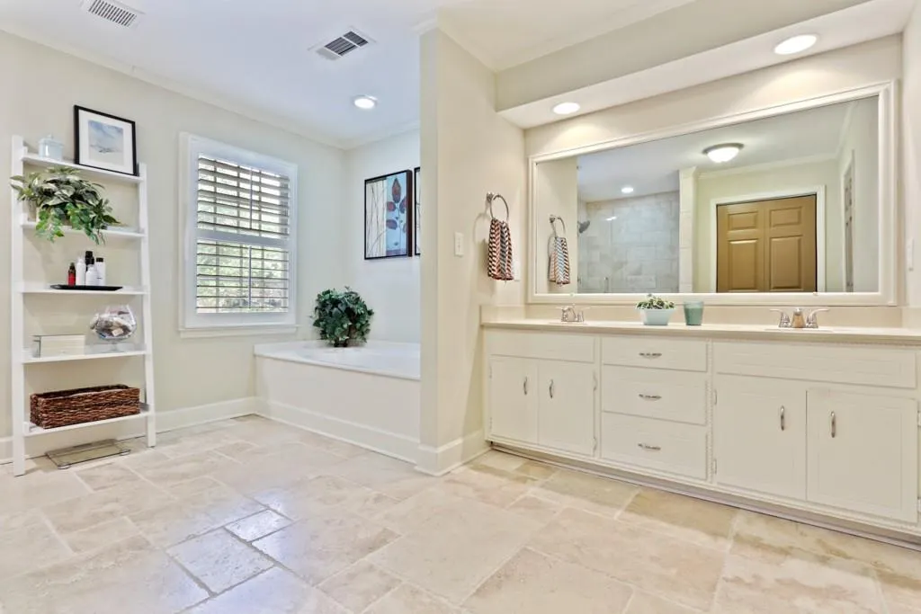 225 Brackenwood Circle, Sandy Springs, Georgia 30328, 5 Bedrooms Bedrooms, ,3 BathroomsBathrooms,Residential,Sold,225 Brackenwood Circle,6641503