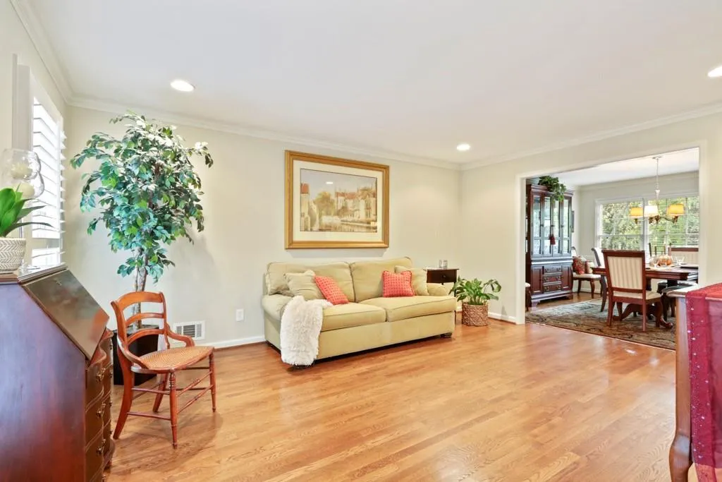 225 Brackenwood Circle, Sandy Springs, Georgia 30328, 5 Bedrooms Bedrooms, ,3 BathroomsBathrooms,Residential,Sold,225 Brackenwood Circle,6641503