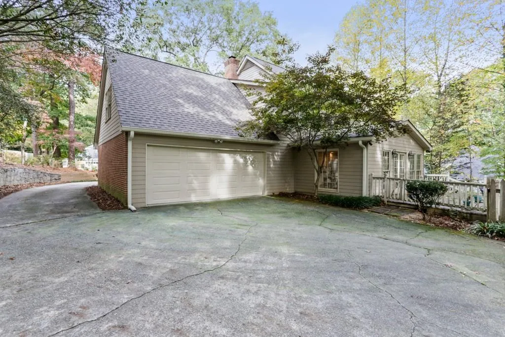 225 Brackenwood Circle, Sandy Springs, Georgia 30328, 5 Bedrooms Bedrooms, ,3 BathroomsBathrooms,Residential,Sold,225 Brackenwood Circle,6641503