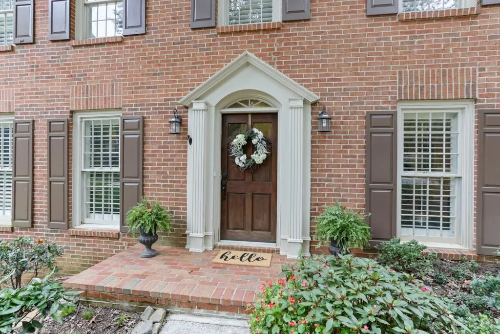 225 Brackenwood Circle, Sandy Springs, Georgia 30328, 5 Bedrooms Bedrooms, ,3 BathroomsBathrooms,Residential,Sold,225 Brackenwood Circle,6641503