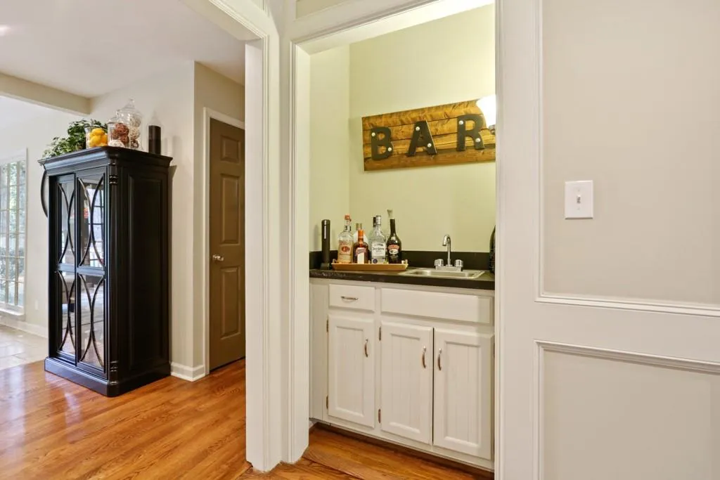 225 Brackenwood Circle, Sandy Springs, Georgia 30328, 5 Bedrooms Bedrooms, ,3 BathroomsBathrooms,Residential,Sold,225 Brackenwood Circle,6641503