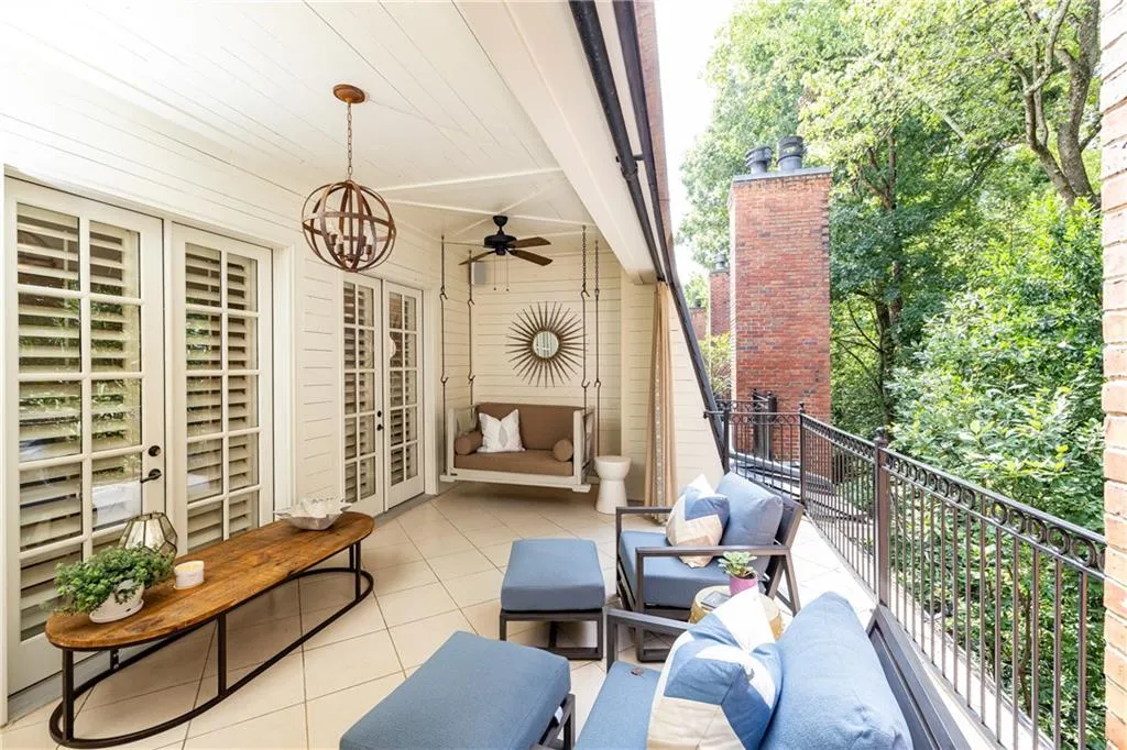 39 W Wesley Road Nw Unit 4, Atlanta, Georgia 30305, 3 Bedrooms Bedrooms, 0 ,4 BathroomsBathrooms,Residential,For Sale,39 W Wesley Road Nw Unit 4,7842520