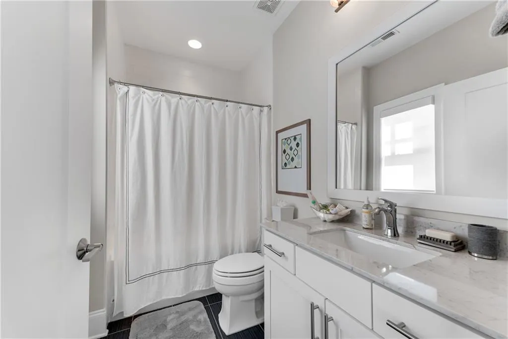 18 Peachtree Avenue Ne Unit 4, Atlanta, Georgia 30305, 3 Bedrooms Bedrooms, ,2 BathroomsBathrooms,Residential,For Sale,18 Peachtree Avenue Ne Unit 4,7634180