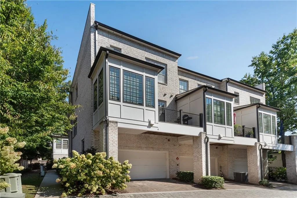 18 Peachtree Avenue Ne Unit 4, Atlanta, Georgia 30305, 3 Bedrooms Bedrooms, ,2 BathroomsBathrooms,Residential,For Sale,18 Peachtree Avenue Ne Unit 4,7634180