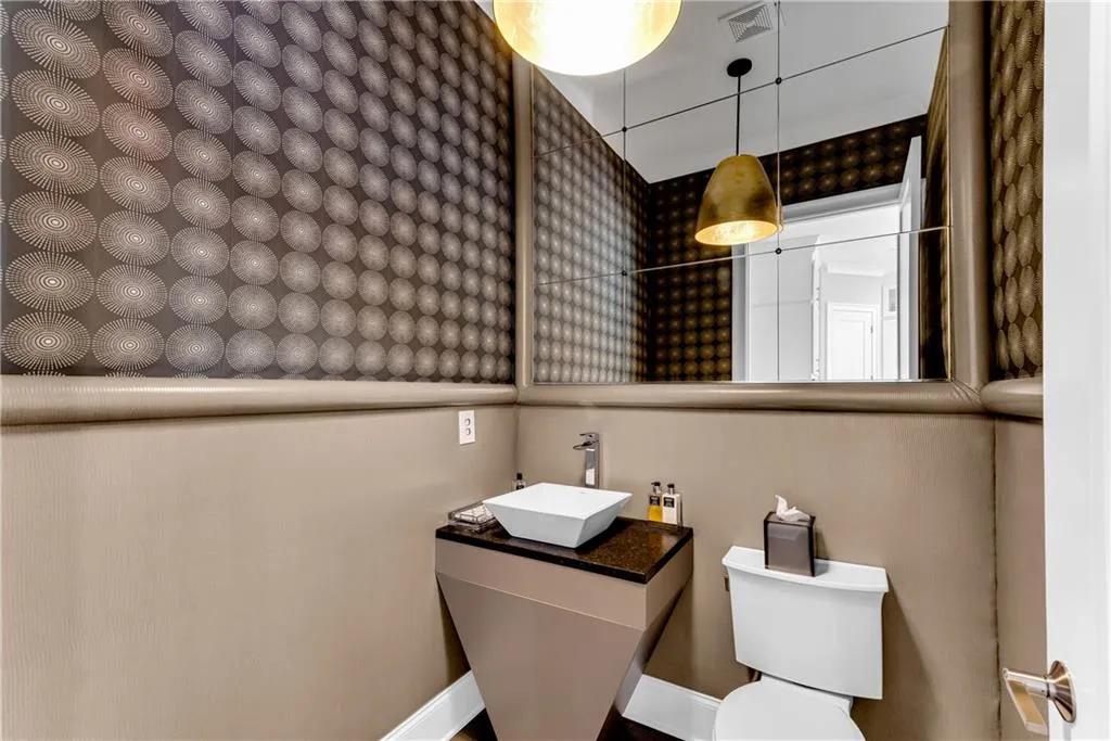 18 Peachtree Avenue Ne Unit 4, Atlanta, Georgia 30305, 3 Bedrooms Bedrooms, ,2 BathroomsBathrooms,Residential,For Sale,18 Peachtree Avenue Ne Unit 4,7634180