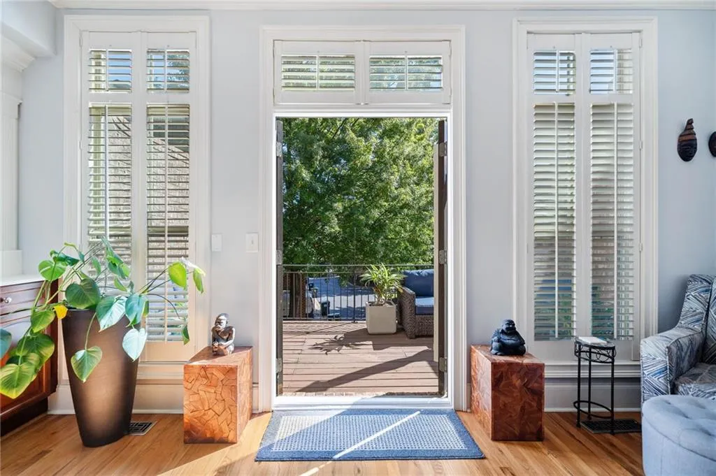 Note the upscale Plantation Shutters!