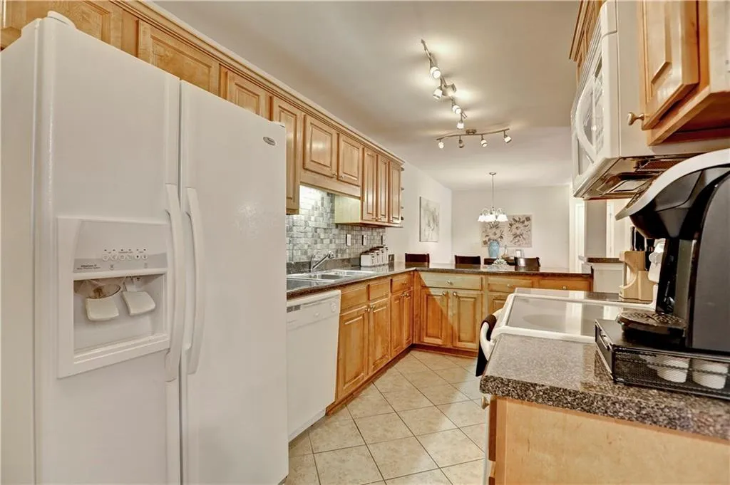 503 Brighton Point, Atlanta, Georgia 30328, 2 Bedrooms Bedrooms, ,2 BathroomsBathrooms,Residential,Sold,503 Brighton Point,5671312