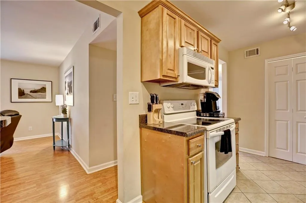 503 Brighton Point, Atlanta, Georgia 30328, 2 Bedrooms Bedrooms, ,2 BathroomsBathrooms,Residential,Sold,503 Brighton Point,5671312
