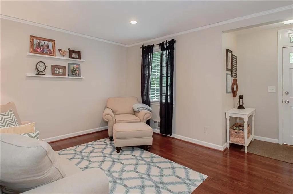 301 Windsor Parkway, Sandy Springs, Georgia 30342, 3 Bedrooms Bedrooms, ,2 BathroomsBathrooms,Residential,Sold,301 Windsor Parkway,5896152