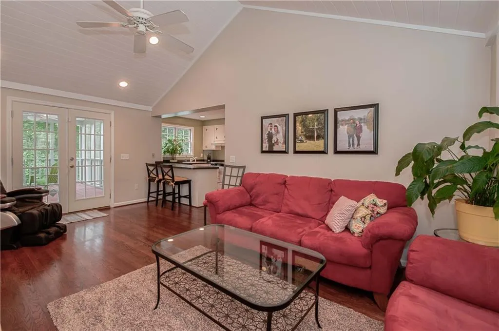 301 Windsor Parkway, Sandy Springs, Georgia 30342, 3 Bedrooms Bedrooms, ,2 BathroomsBathrooms,Residential,Sold,301 Windsor Parkway,5896152