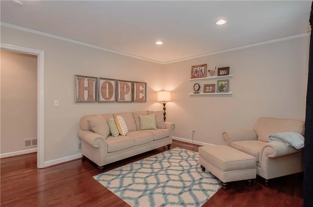 301 Windsor Parkway, Sandy Springs, Georgia 30342, 3 Bedrooms Bedrooms, ,2 BathroomsBathrooms,Residential,Sold,301 Windsor Parkway,5896152