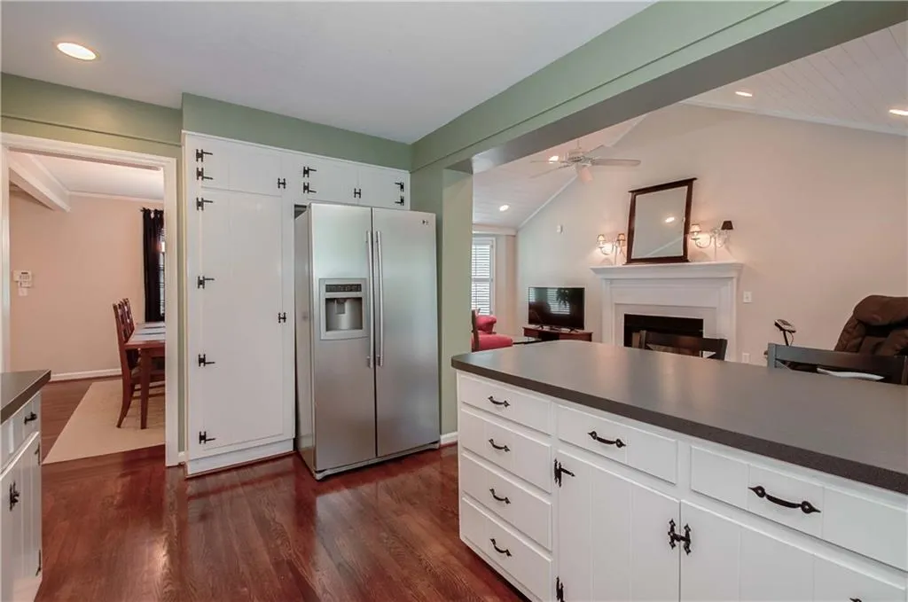 301 Windsor Parkway, Sandy Springs, Georgia 30342, 3 Bedrooms Bedrooms, ,2 BathroomsBathrooms,Residential,Sold,301 Windsor Parkway,5896152